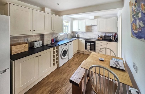 Winterbourne Earls Cottage | 2 bedroom accommodation in Winterbourne Dauntsey, near Salisbury
