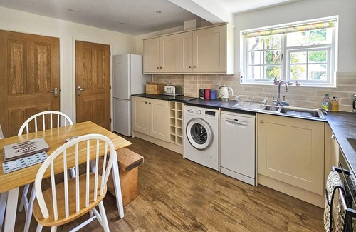 Winterbourne Earls Cottage | 2 bedroom accommodation in Winterbourne Dauntsey, near Salisbury
