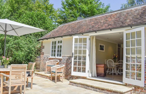 Winterbourne Earls Cottage | 2 bedroom accommodation in Winterbourne Dauntsey, near Salisbury