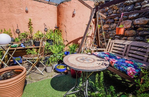 Barrow-in-Furness Cottage | 2 bedroom accommodation in Walney, near Barrow-in- Furness