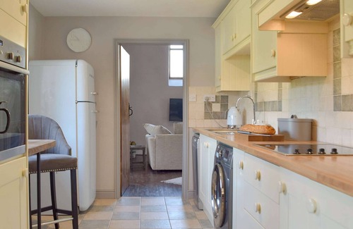 Carmarthen Cottage | 2 bedroom accommodation in Bronwydd Arms