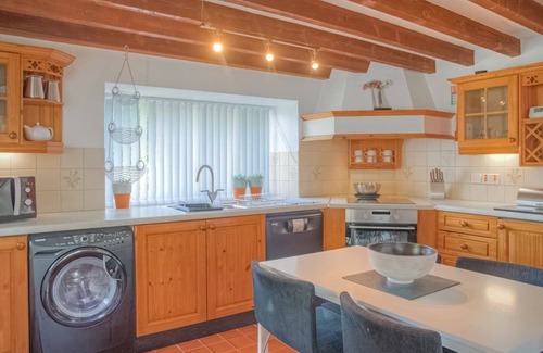Tan-y-groes Ski Chalet | 2 bedroom accommodation in Tresaith Beach, Cardigan, Ceredigion