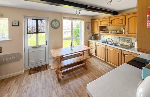 Whippingham Cottage | 2 bedroom accommodation in Binfield, near Newport