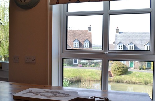 Whippingham Cottage | 2 bedroom accommodation in Binfield, near Newport