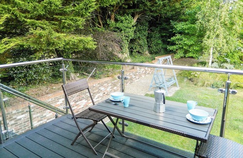 Freshwater Cottage | 2 bedroom accommodation in Freshwater, near Totland