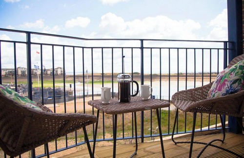 Eastbourne Cottage | 2 bedroom accommodation in Sovereign Harbour, near Eastbourne