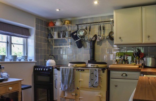 Tonbridge Cottage | 2 bedroom accommodation in Holmbury St Mary, near Dorking