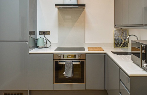 Weybridge Cabin | 2 bedroom accommodation in Weybridge