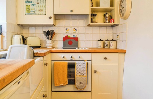 Helhoughton Cottage | 2 bedroom accommodation in Helhoughton, near Fakenham