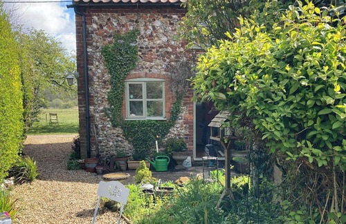 Helhoughton Cottage | 2 bedroom accommodation in Helhoughton, near Fakenham