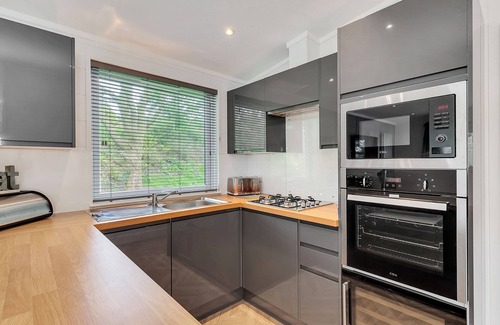 Narberth Ski Chalet | 2 bedroom accommodation in Narberth