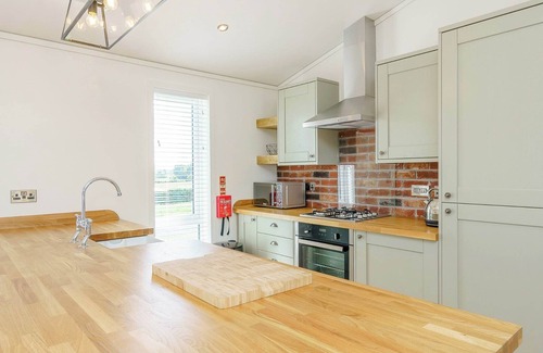 Ellesmere Ski Chalet | 2 bedroom accommodation in Tetchill
