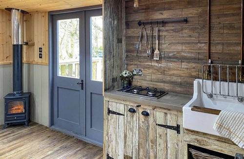Dilton Marsh Ski Chalet | 2 bedroom accommodation in Westbury