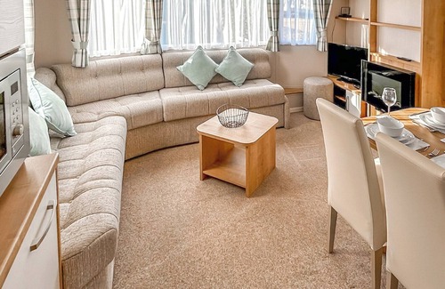 Ningwood House | 2 bedroom accommodation in Newbridge, Nr Yarmouth