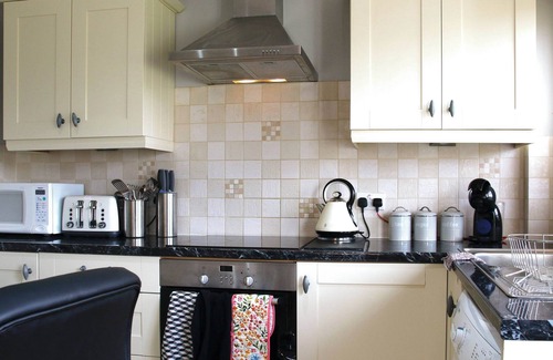 Binsted Cottage | 2 bedroom accommodation in Blacknest, near Alton