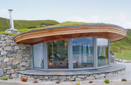 Ardroil Cottage | 2 bedroom accommodation in Carnish, Uig, Isle of Lewis