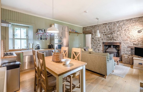 Murthly Cottage | 2 bedroom accommodation in Bankfoot, near Dunkeld