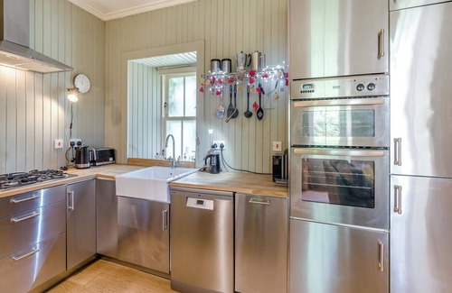 Murthly Cottage | 2 bedroom accommodation in Bankfoot, near Dunkeld