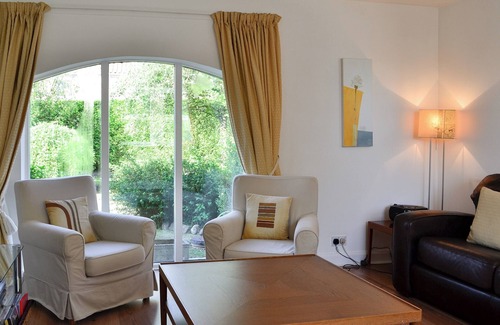 Uphall Cottage | 2 bedroom accommodation in Drumcrosshall, Bathgate near Edinburgh