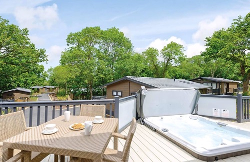 Ryde Ski Chalet | 2 bedroom accommodation in Wootton Bridge, Nr Cowes
