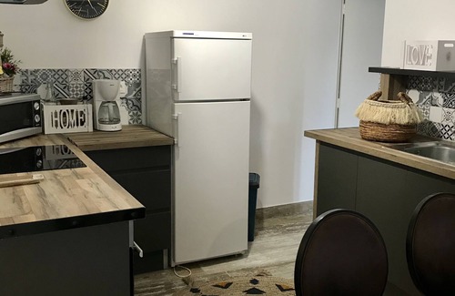Salavas House | 2-bedroom air-conditioned house with Jacuzzi, 5-minute walk from the beach.