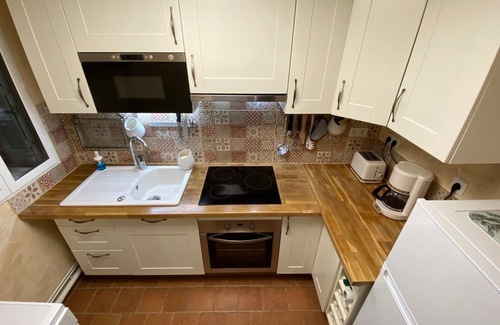 Sache House | 2-bedroom all-inclusive 3-star gîte, close to shops