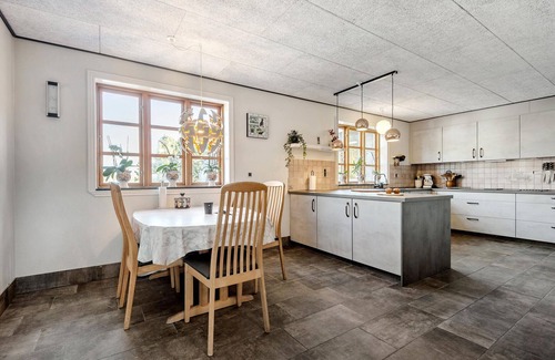 Give House | 2 bedroom amazing home in Grindsted