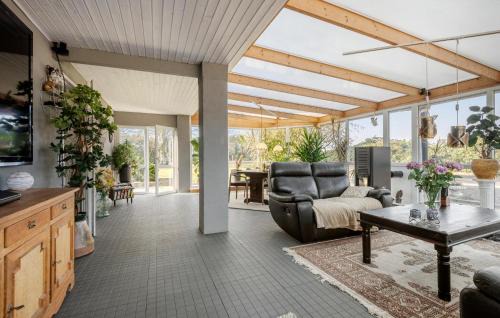 Give House | 2 Bedroom Amazing Home In Grindsted