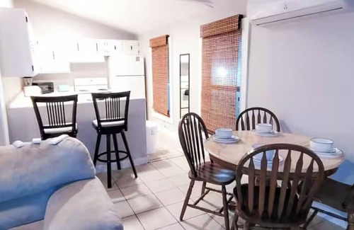 South Padre Island Apartment | 2-bedroom apartment in superb South Padre Island with AC