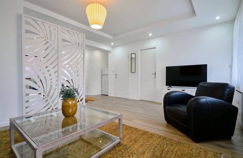 Marcq-en-Baroeul Apartment | 2 bedroom apartment w/courtyard at Croisé Laroche