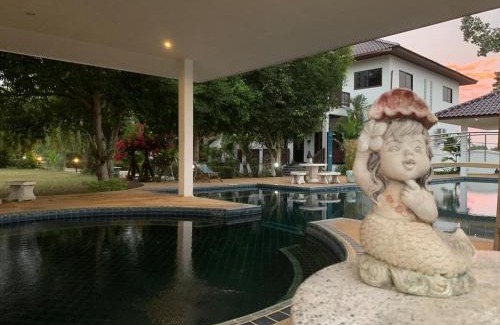 Chakphong Apartment | 2 bedroom apartment at CET RESORT with pool padel tennis