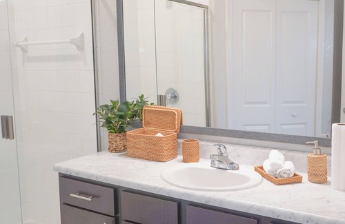 Daytona Beach Apartment | “2-Bedroom Apartment in Wonderful Daytona Beach with Luxe Amenities—Stay Grand!”