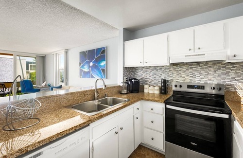 South Redondo Apartment | 2-bedroom apartment in wonderful Redondo Beach with WiFi, pool, jacuzzi, gym,