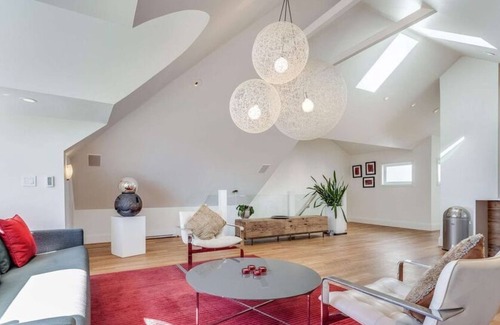 Pacific Heights Apartment | 2 Bedroom Apartment L-558043 by Houzlet