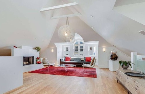 Pacific Heights Apartment | 2 Bedroom Apartment L-558043 by Houzlet