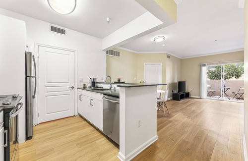 Valencia Apartment | 2-bedroom apartment in superb Santa Clarita with WiFi, AC, fitness room