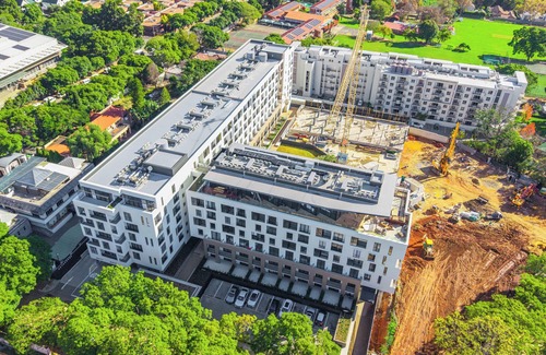 Greater Johannesburg Metropolitan Area Apartment | 2 Bedroom apartment with an amazing view, Wifi, AC & a restauarant onsite.
