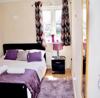 Alibon Apartment | 2 Bedroom Apartment at Dagenham , Adonai Serviced Accommodation, Free WiFi and Parking