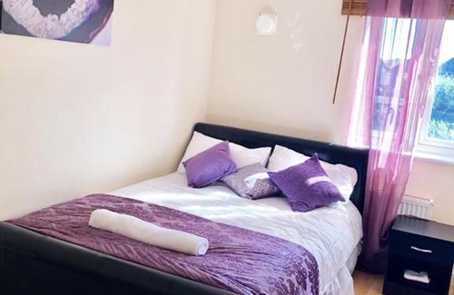Alibon Apartment | 2 Bedroom Apartment at Dagenham , Adonai Serviced Accommodation, Free WiFi and Parking