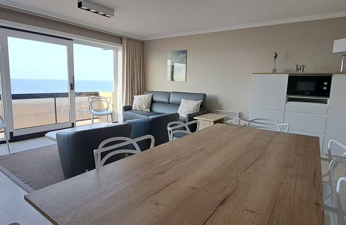 Middelkerke Apartment | 2 bedroom apartment with sea and dune views, 2 bathrooms + GARAGE + Wifi
