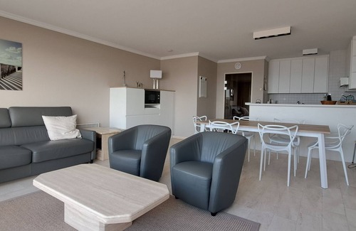 Middelkerke Apartment | 2 bedroom apartment with sea and dune views, 2 bathrooms + GARAGE + Wifi