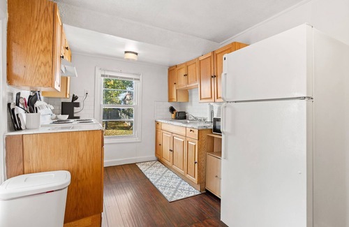Beverly Apartment | 2 Bedroom Apartment Downtown Beverly~8 Mins to Salem~King Beds