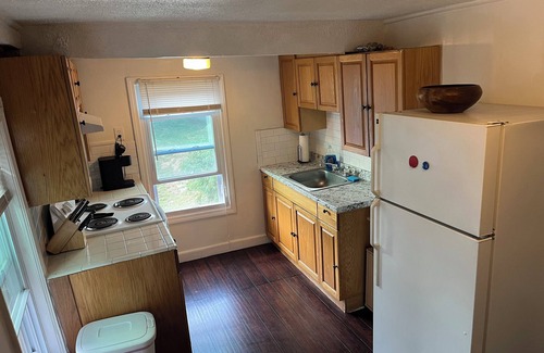 Beverly Apartment | 2 Bedroom Apartment Downtown Beverly~8 Mins to Salem~King Beds