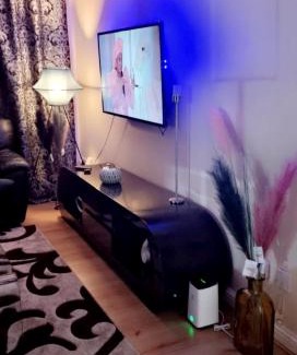 River Apartment | 2 Bedroom Apartment - Greater London