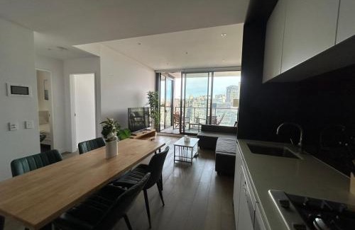 Chinatown Apartment | 2 Bedroom Apartment Haymarket with Balcony