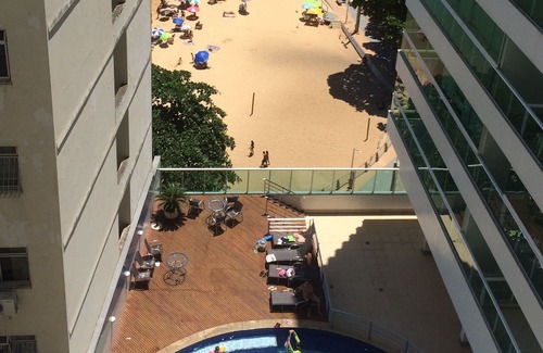 Centro Apartment | 2 bedroom apartment in front of Praia das Castanheiras Edif. Aquamarine with pool