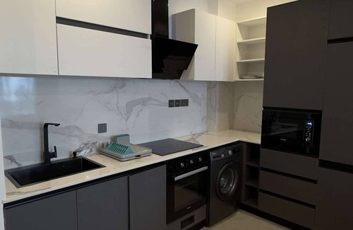 Accra Apartment | 2-bedroom apartment in Accra with fitness room and Rooftop pool at Loxwood House