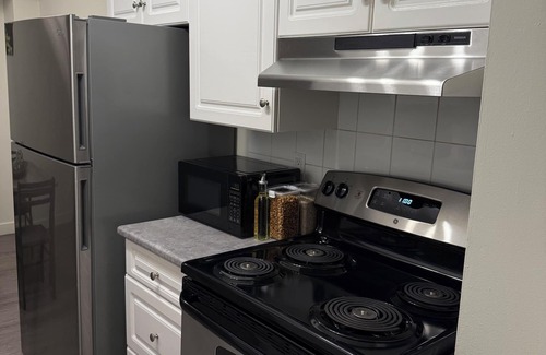 Connaught Apartment | 2 bedroom apartment in the heart of downtown Calgary with swimming pool