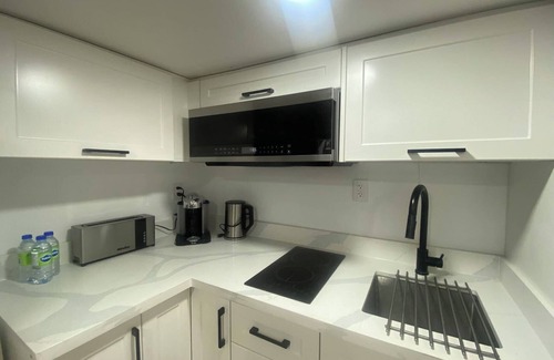 Cabbagetown South Apartment | 2 bedroom apartment in downtown Toronto