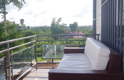 Yaounde House | 2 bedroom apartment in residence with swimming pool